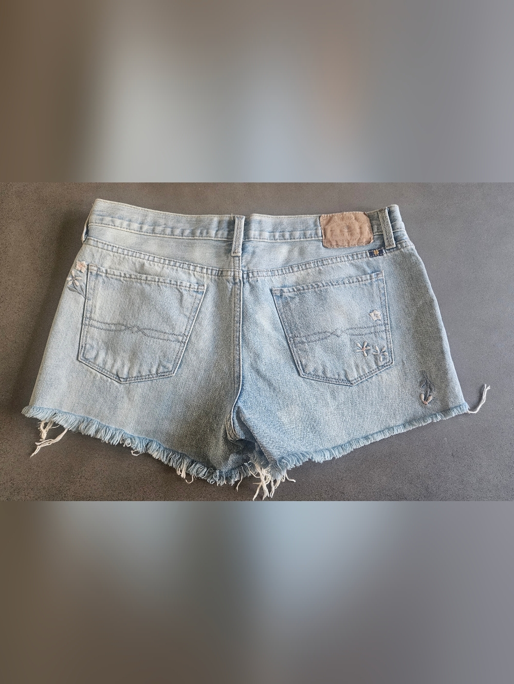NWOT Lucky Brand Faded Light Blue Denim Frayed-Hem Women's Shorts Sz 30